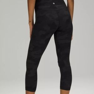 Lululemon Athletica Align 21" Pants in Camo Deep Coal; Size 4